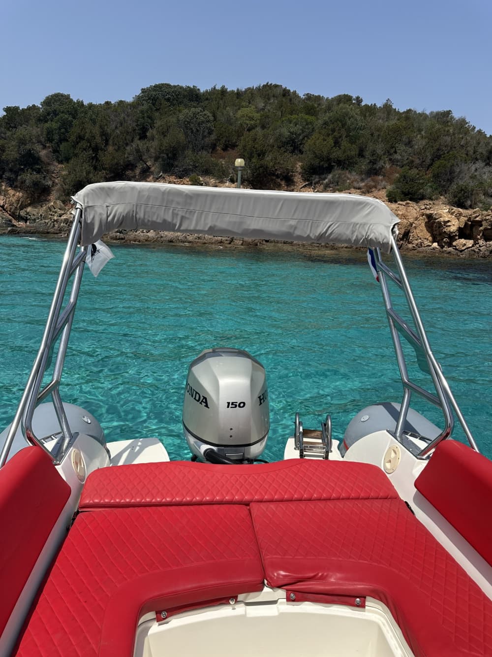 Meer, Liebe & Sonne: Ein Tag voller Emotionen auf einem Motorboot