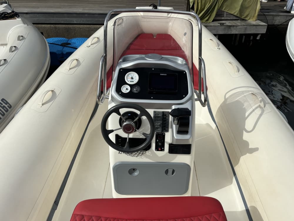 Meer, Liebe & Sonne: Ein Tag voller Emotionen auf einem Motorboot