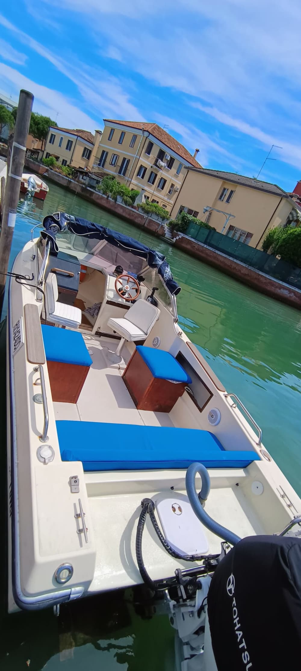 Venedig bei Sonnenuntergang: 3-stündige Lagunentour an Bord der Magnum Marine Lancia