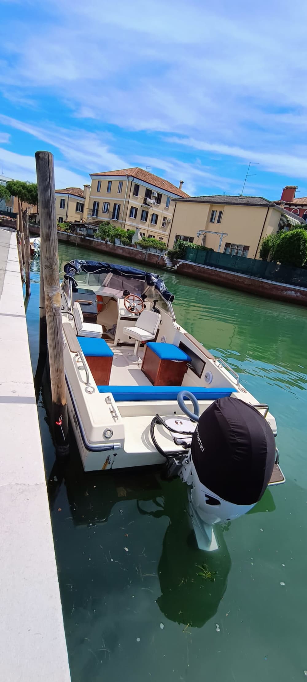 Venedig bei Sonnenuntergang: 3-stündige Lagunentour an Bord der Magnum Marine Lancia