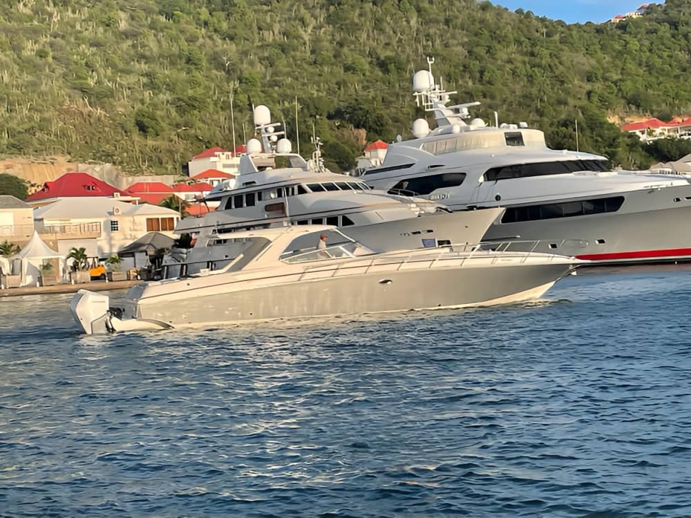 Descoperiți Marigot într-o excursie de o zi cu barca cu motor