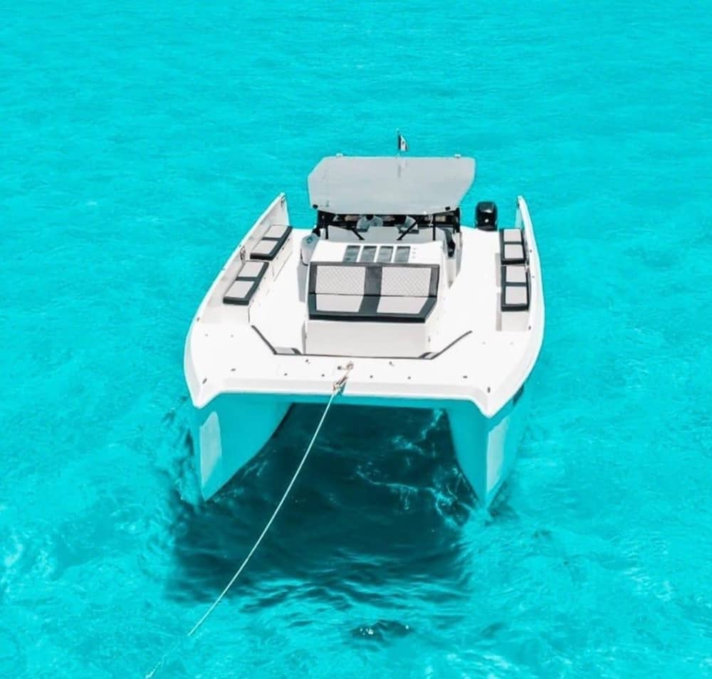Lo mejor de La Romana está en el agua: Disfrute de un día completo privado en un catamarán.