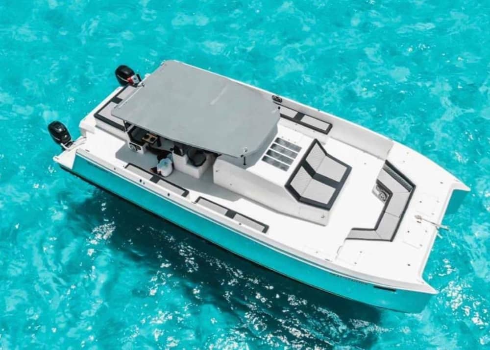 Lo mejor de La Romana está en el agua: Disfrute de un día completo privado en un catamarán.