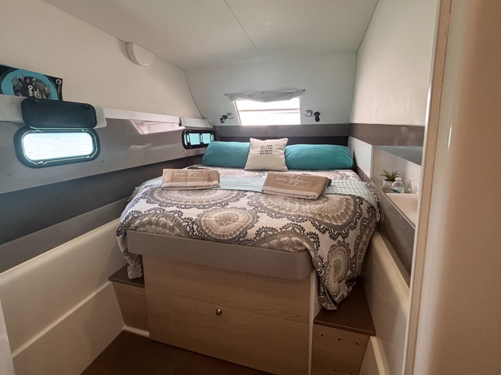 Exclusive Tintamarre - Night at anchor