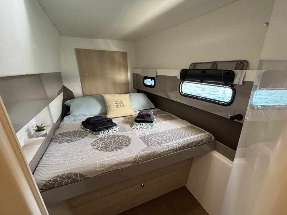 Exclusive Tintamarre - Night at anchor