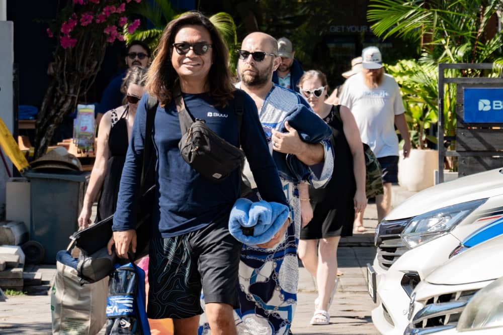 Esplora Bali in barca: una giornata intera sull'acqua a bordo di un motoscafo.