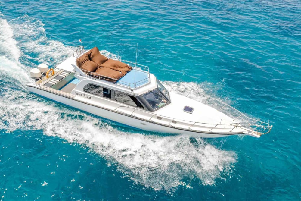 Explorez Bali en bateau : une journée complète sur l'eau à bord d'un bateau à moteur