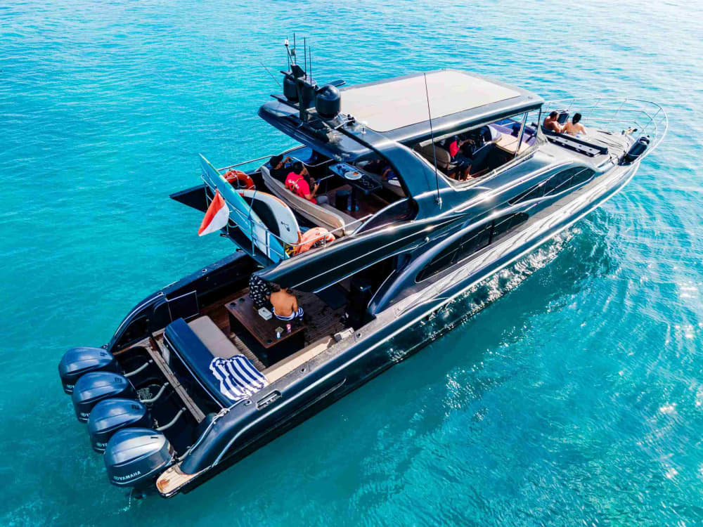 Découvrez Bali en 8h : une expérience de yacht à moteur haut de gamme
