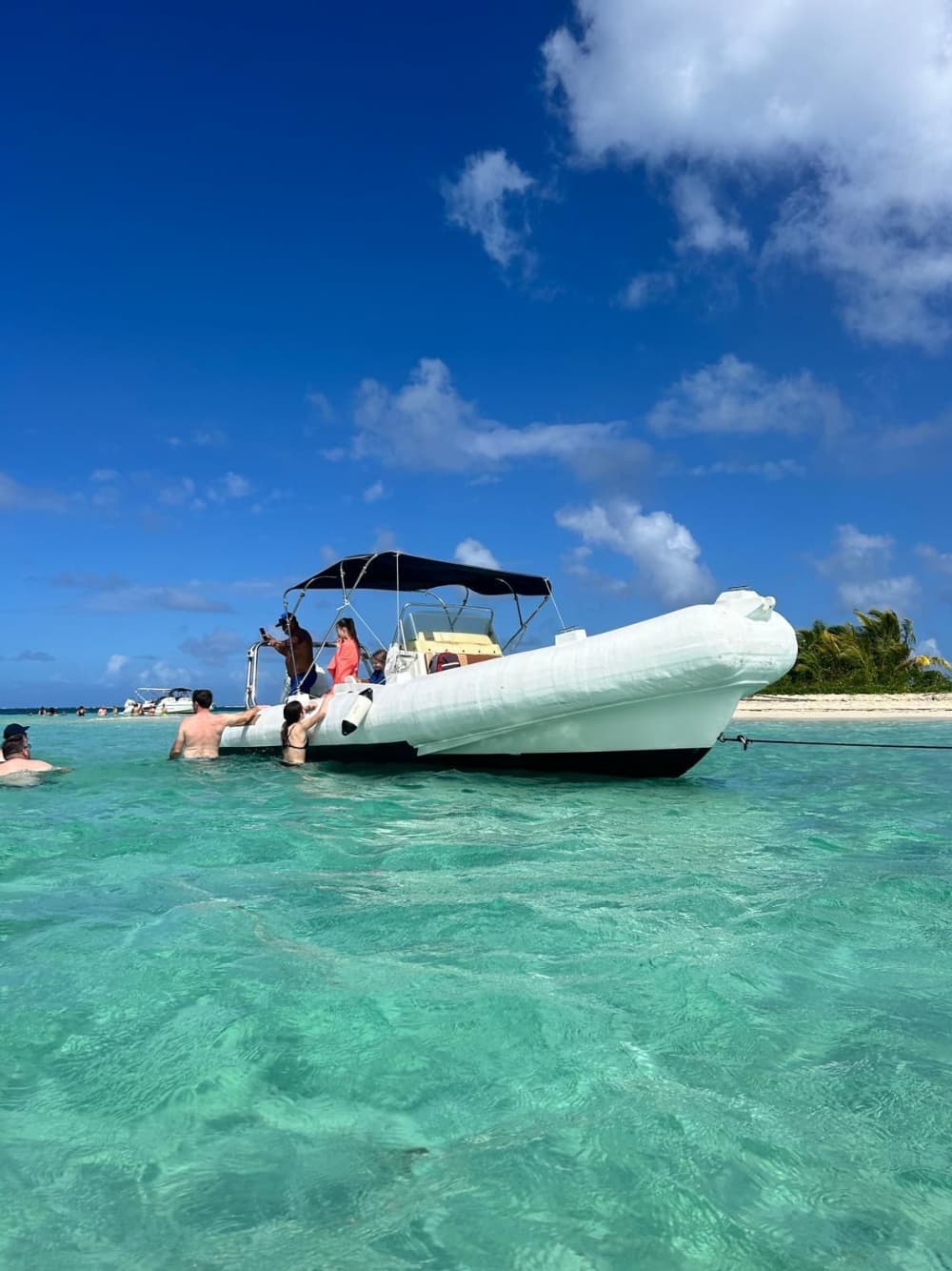 Alquiler de lancha motora por día completo en Pointe-à-Pitre.