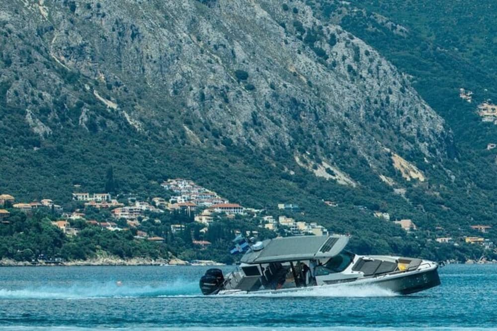 Una giornata a Maiorca: goditi 8 ore di esplorazione a bordo di un motoscafo.