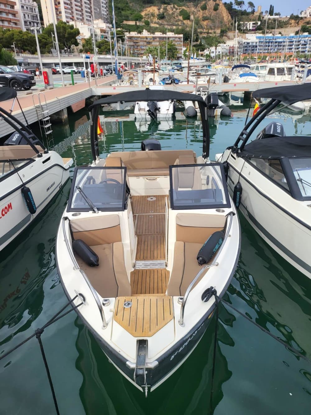 Scopri Blanes a bordo di un motoscafo per 8 ore