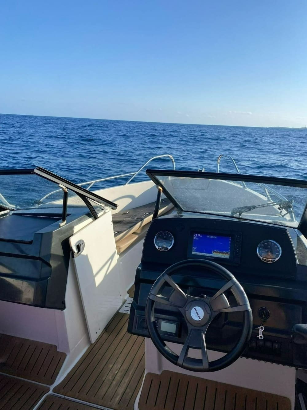 Scopri Blanes a bordo di un motoscafo per 8 ore