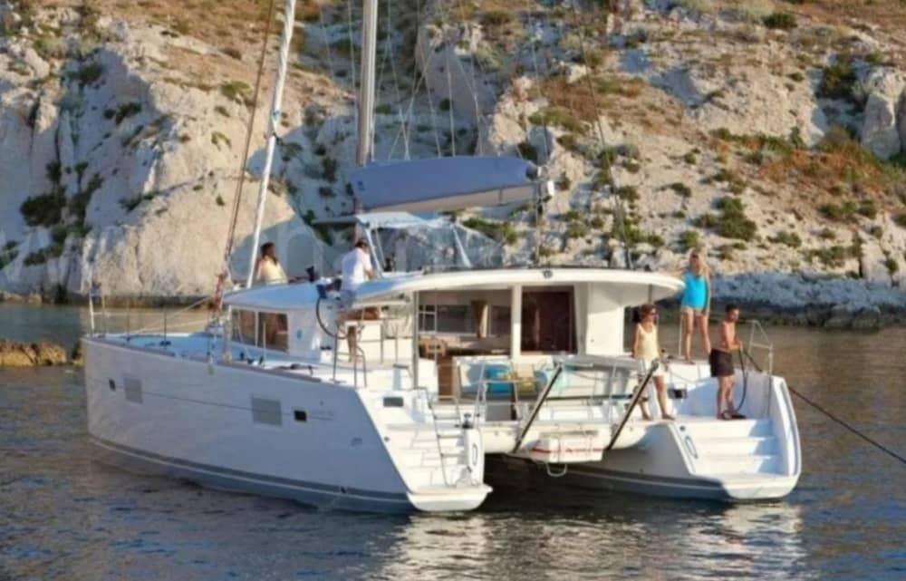 Escapada a Ibiza y Formentera: Calas escondidas, aguas cristalinas y atardeceres inolvidables.