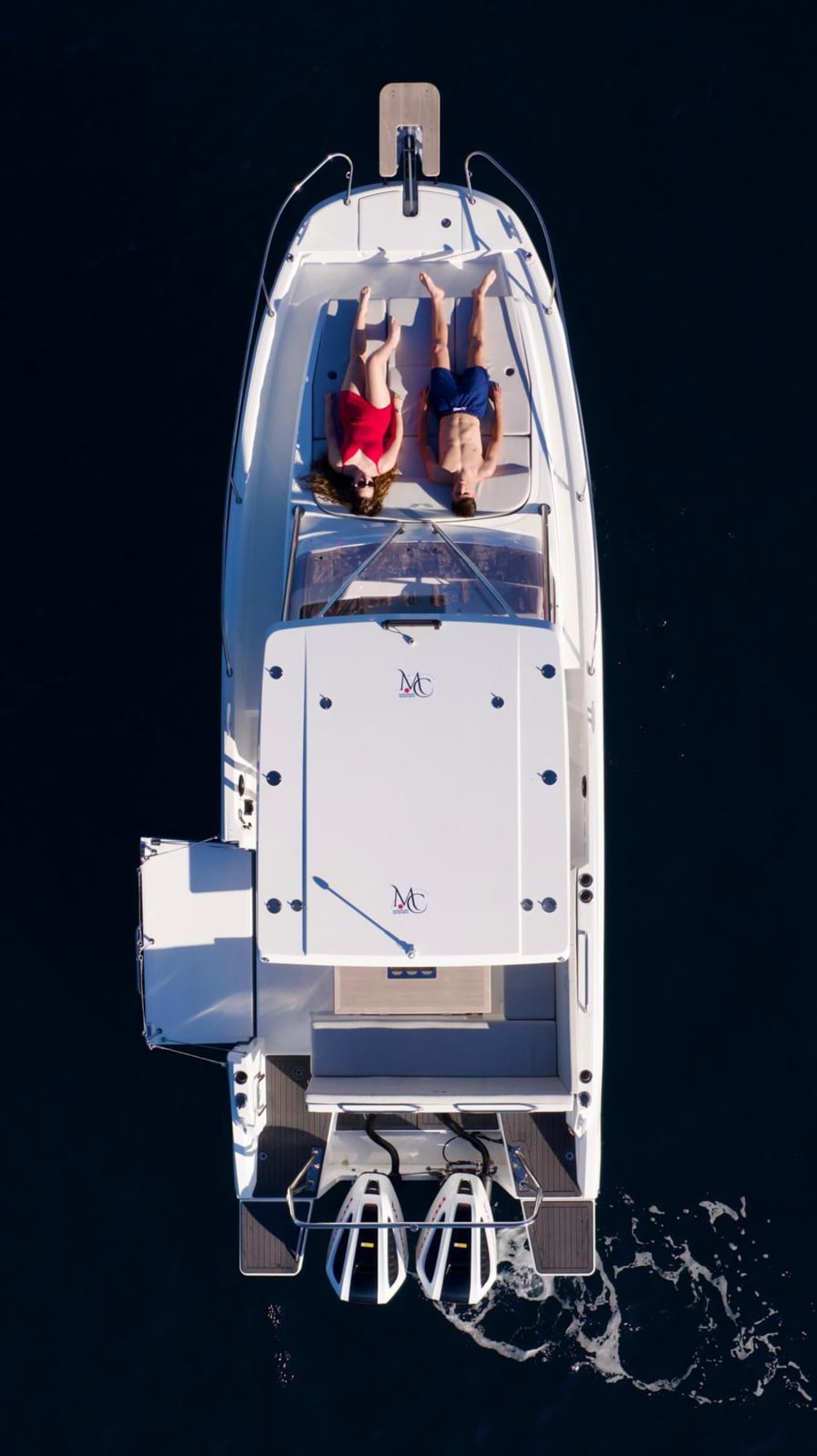 Neapel entdecken: Ein sonniger Tag auf einem Motorboot