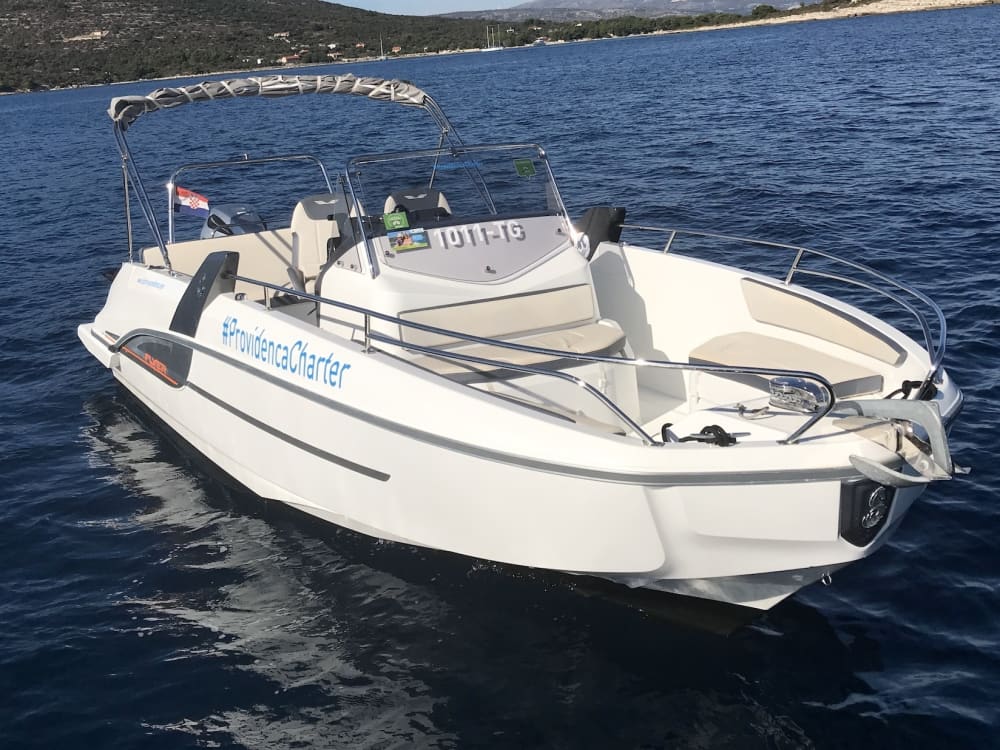 Scopri Trogir: una giornata intera di sole a bordo di un motoscafo.