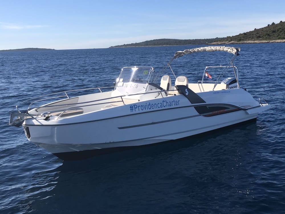 Scopri Trogir: una giornata intera di sole a bordo di un motoscafo.