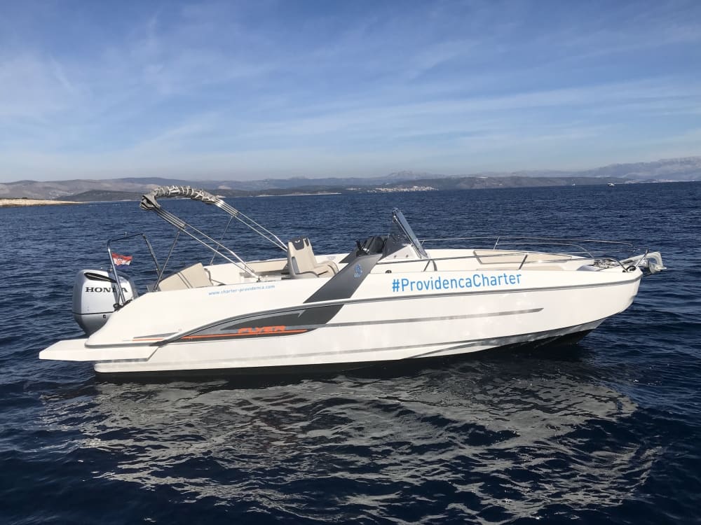 Scopri Trogir: una giornata intera di sole a bordo di un motoscafo.