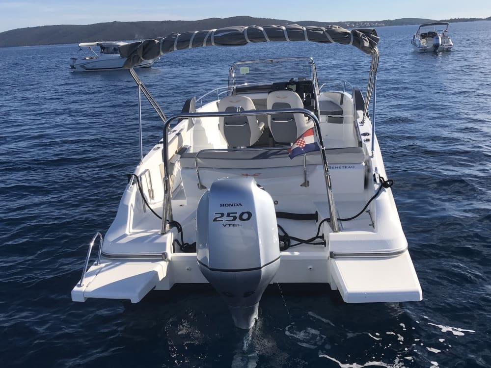 Découvrez Trogir : une journée ensoleillée en bateau à moteur