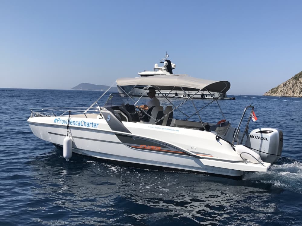 Scopri Trogir: una giornata intera di sole a bordo di un motoscafo.