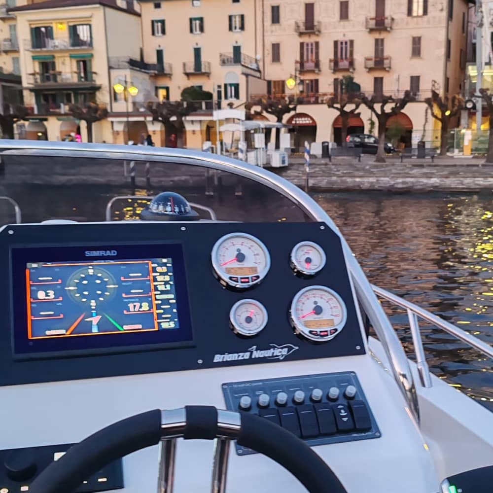Relax on a 2h30 boat trip in Lake Como