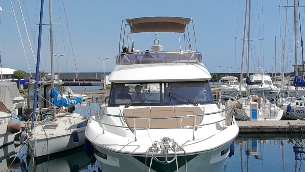 Κρυστάλλινα νερά και παράκτια γοητεία: Μια μέρα γύρω από την Ταορμίνα