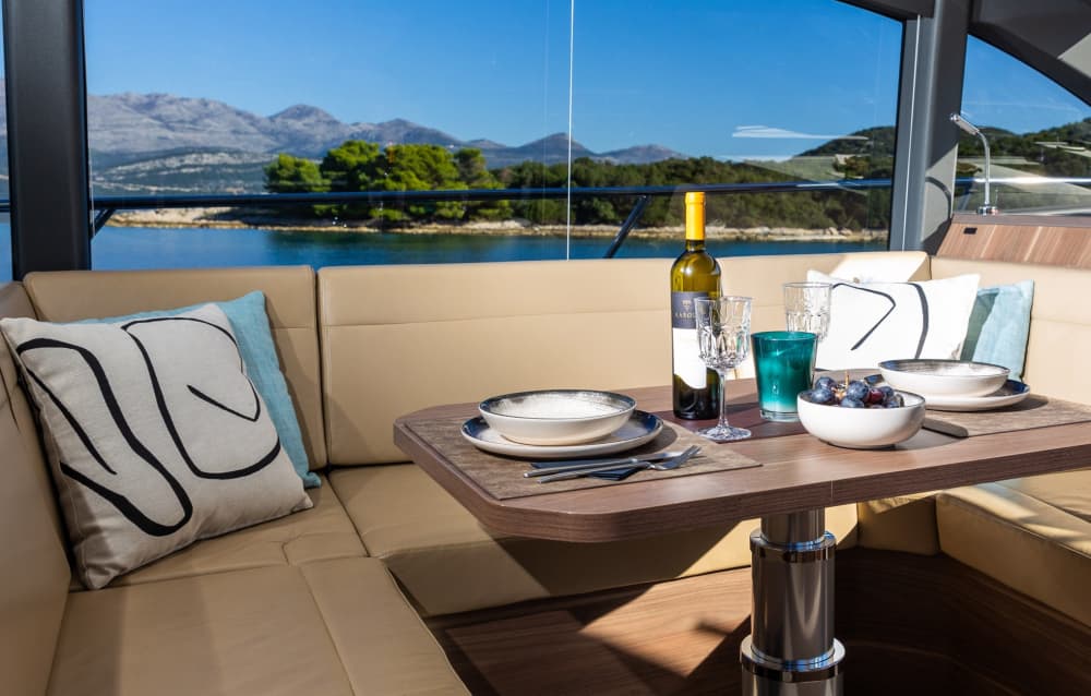 Explora el condado de Dubrovnik-Neretva en barco: Un día completo en el agua a bordo de una lancha motora.