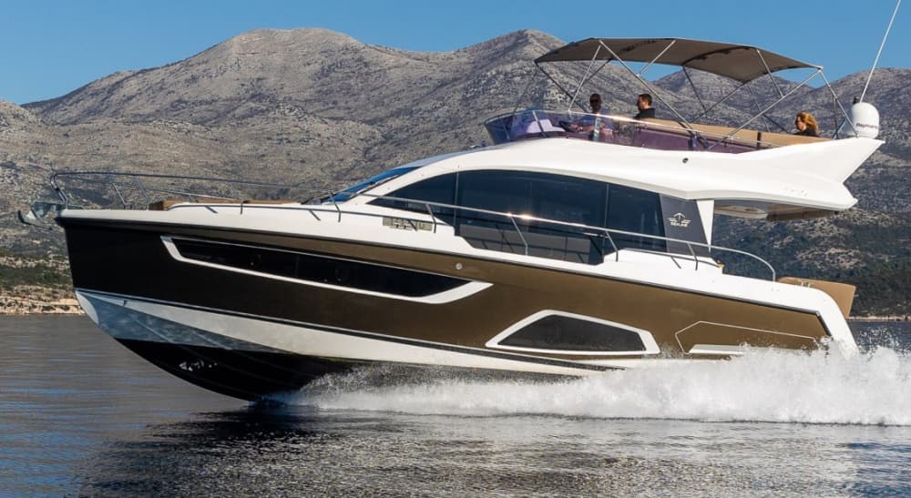 Explora el condado de Dubrovnik-Neretva en barco: Un día completo en el agua a bordo de una lancha motora.