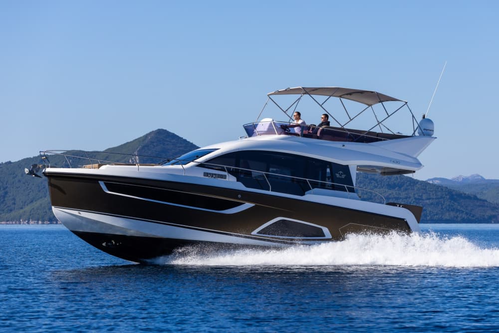 Explora el condado de Dubrovnik-Neretva en barco: Un día completo en el agua a bordo de una lancha motora.