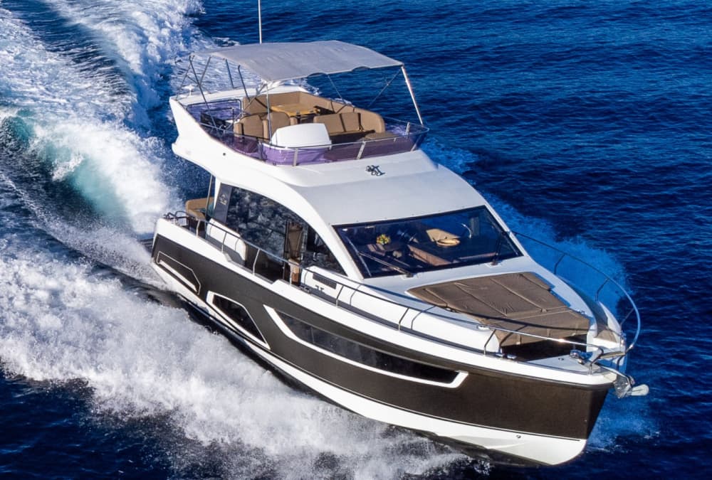 Explora el condado de Dubrovnik-Neretva en barco: Un día completo en el agua a bordo de una lancha motora.