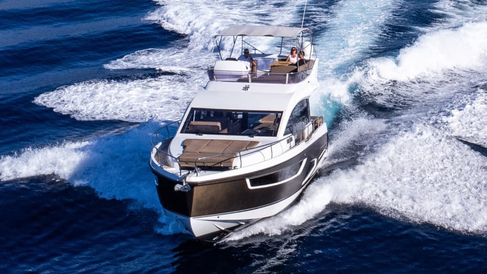 Explora el condado de Dubrovnik-Neretva en barco: Un día completo en el agua a bordo de una lancha motora.