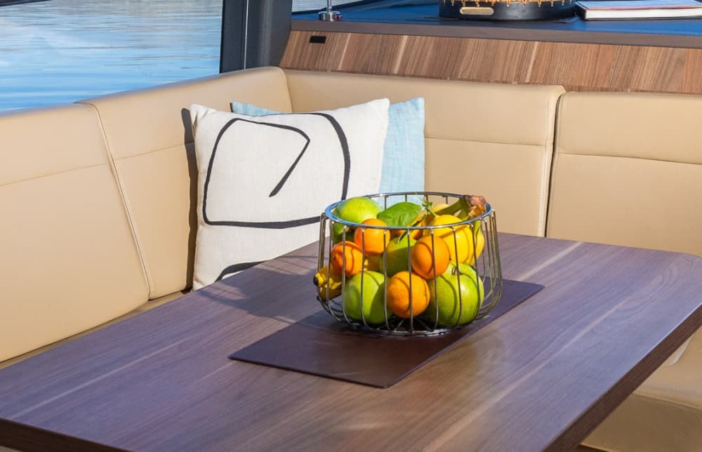 Explora el condado de Dubrovnik-Neretva en barco: Un día completo en el agua a bordo de una lancha motora.