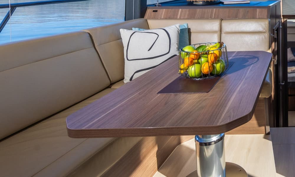 Explora el condado de Dubrovnik-Neretva en barco: Un día completo en el agua a bordo de una lancha motora.