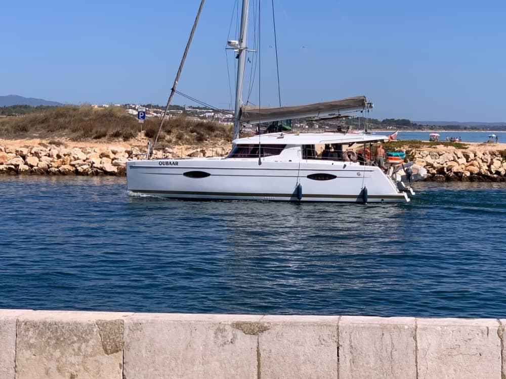 Profitez d'une journée complète de navigation à Lagos sur un catamaran.