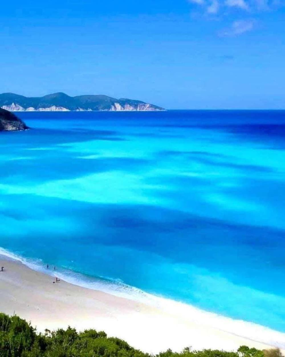 Privé boottocht rond Zola op een motorboot.