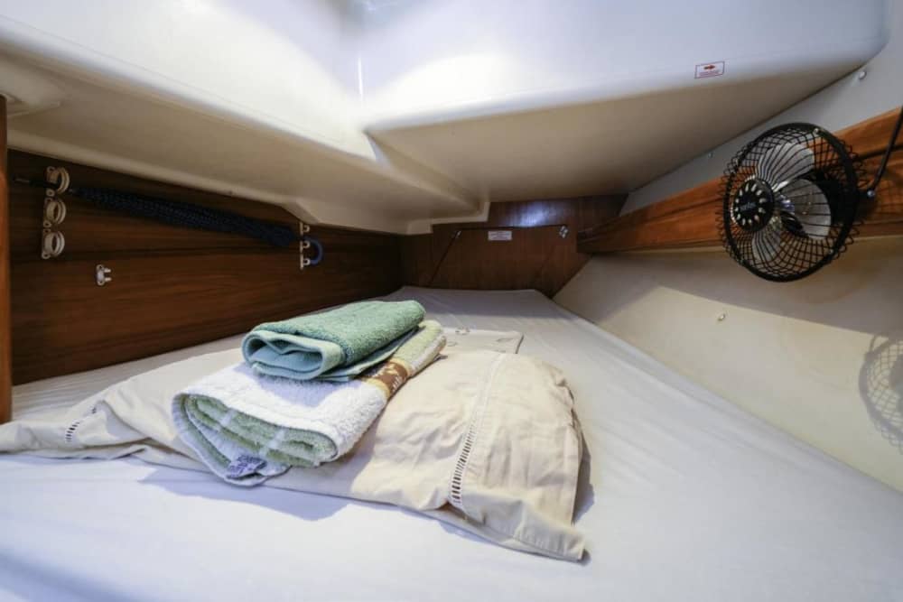 Scopri El Masnou con un'escursione in barca a vela di un'intera giornata.