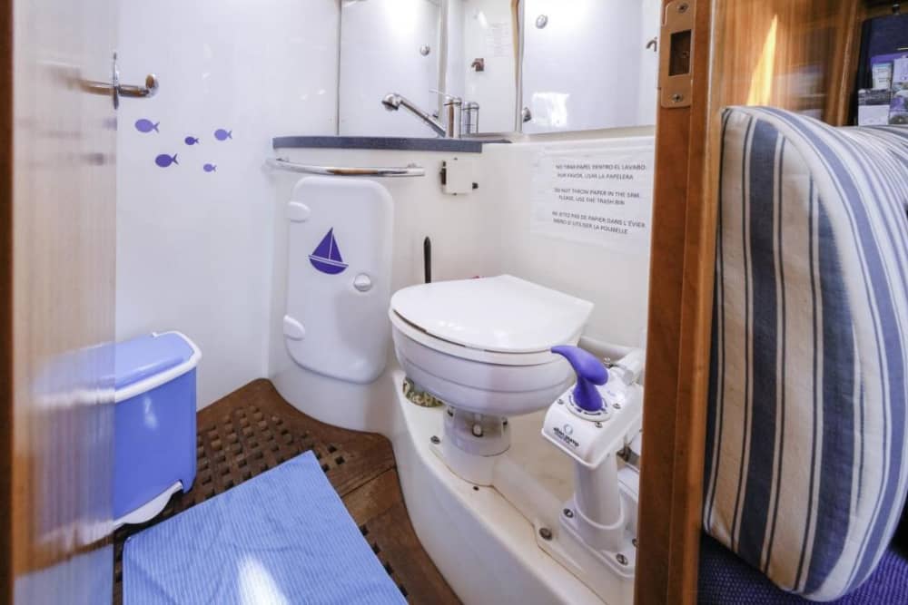 Scopri El Masnou con un'escursione in barca a vela di un'intera giornata.