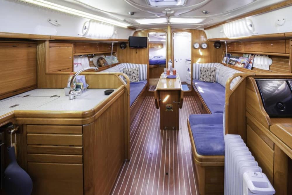 Scopri El Masnou con un'escursione in barca a vela di un'intera giornata.