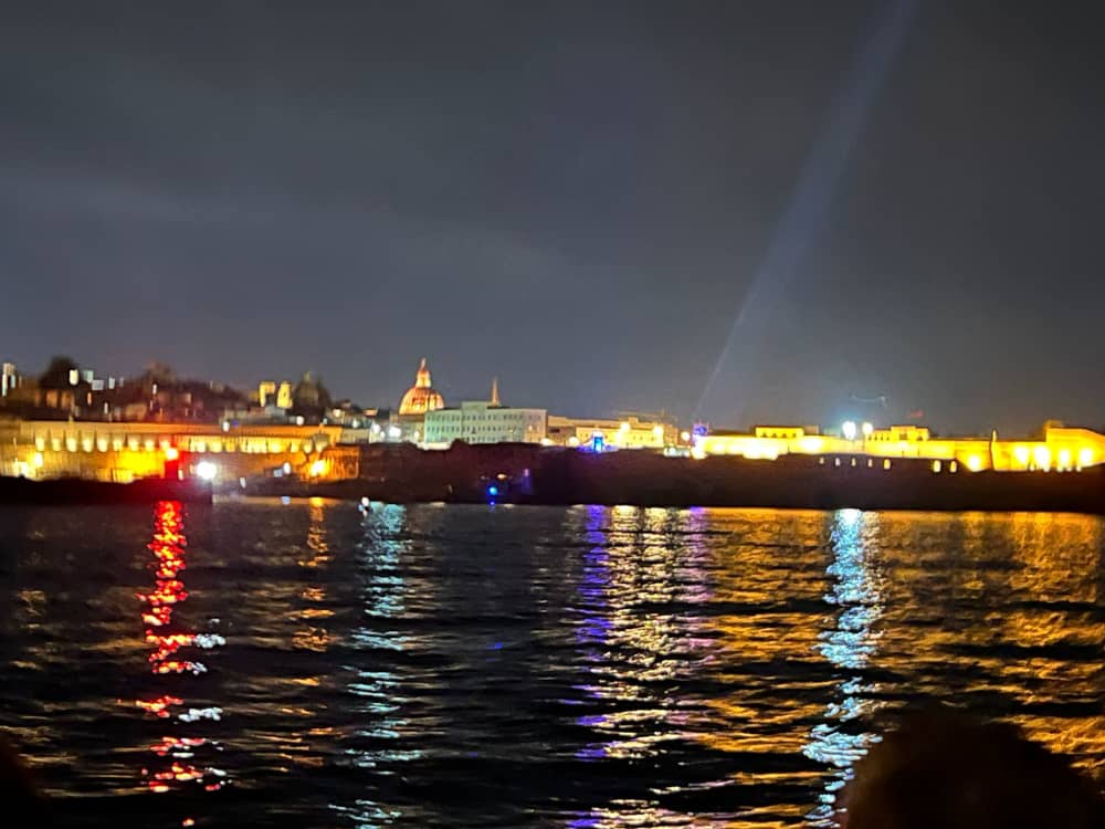 Crucero panorámico al atardecer de Laura S