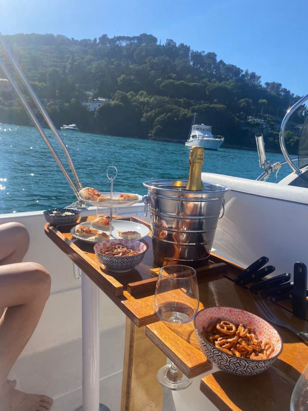 La Spezia escape: 4h of relaxation on a motorboat