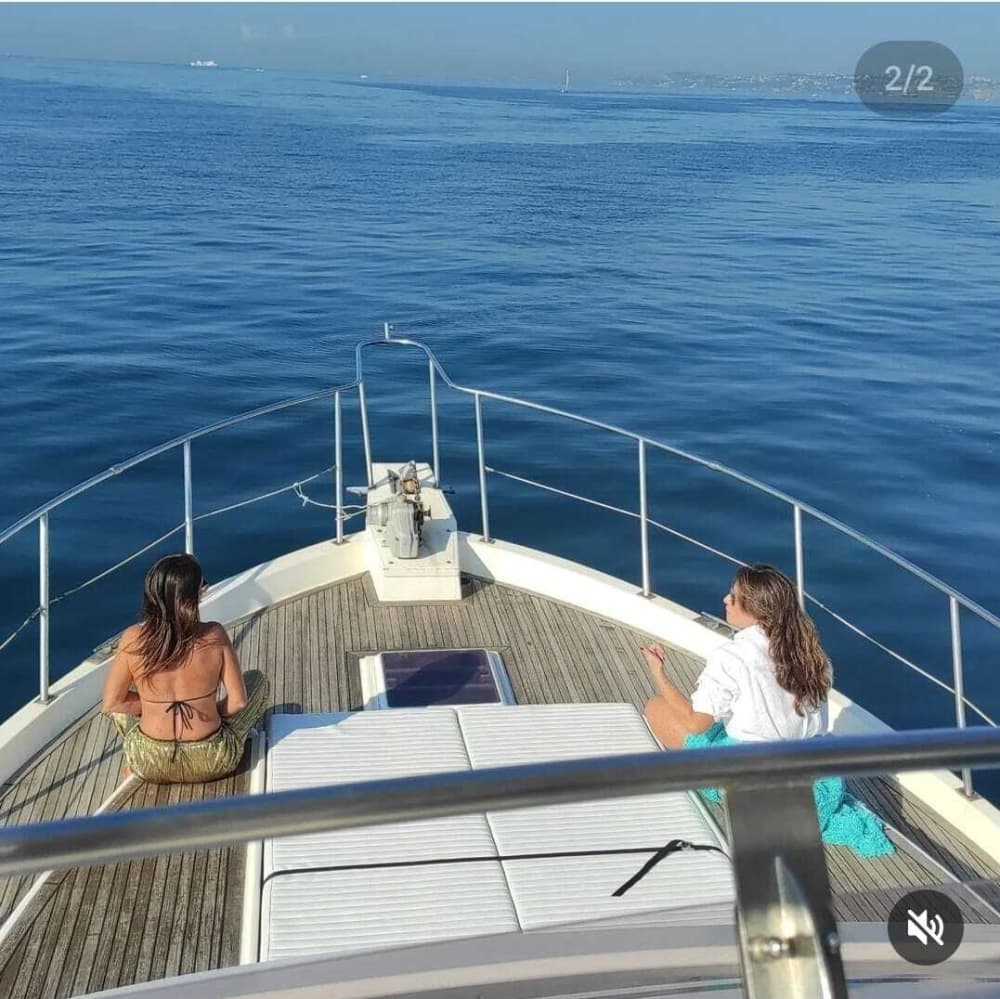 Genießen Sie eine 9-stündige Motorbootfahrt zur Erkundung von Neapel.