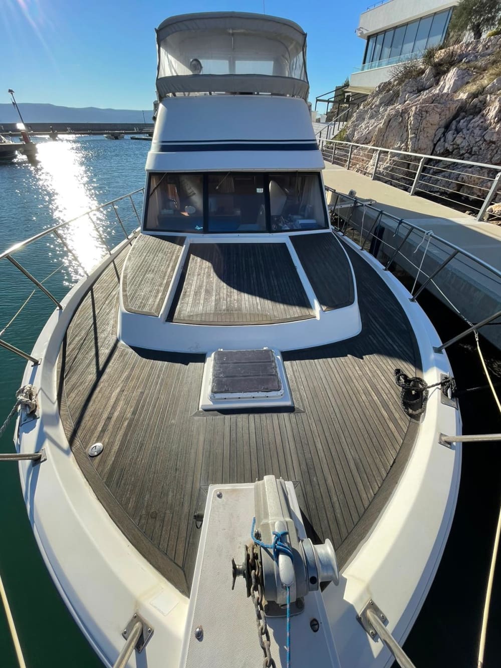 Genießen Sie eine 9-stündige Motorbootfahrt zur Erkundung von Neapel.