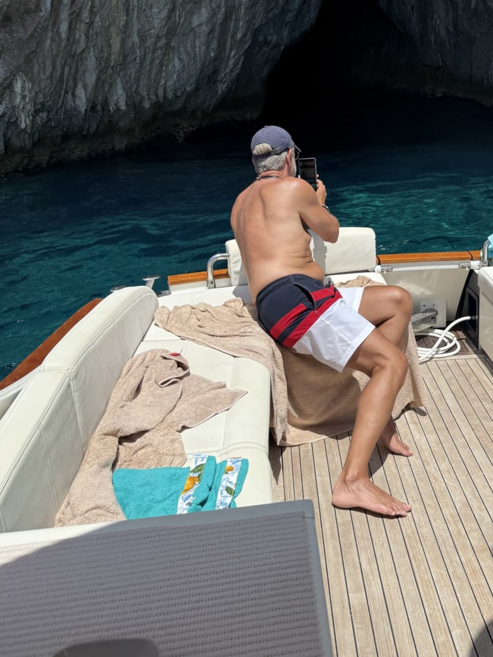 Din privata motorbåt för en dag runt Positano