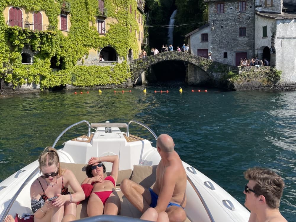 6-Hour Grand Tour of Lake Como Villas & Landmarks