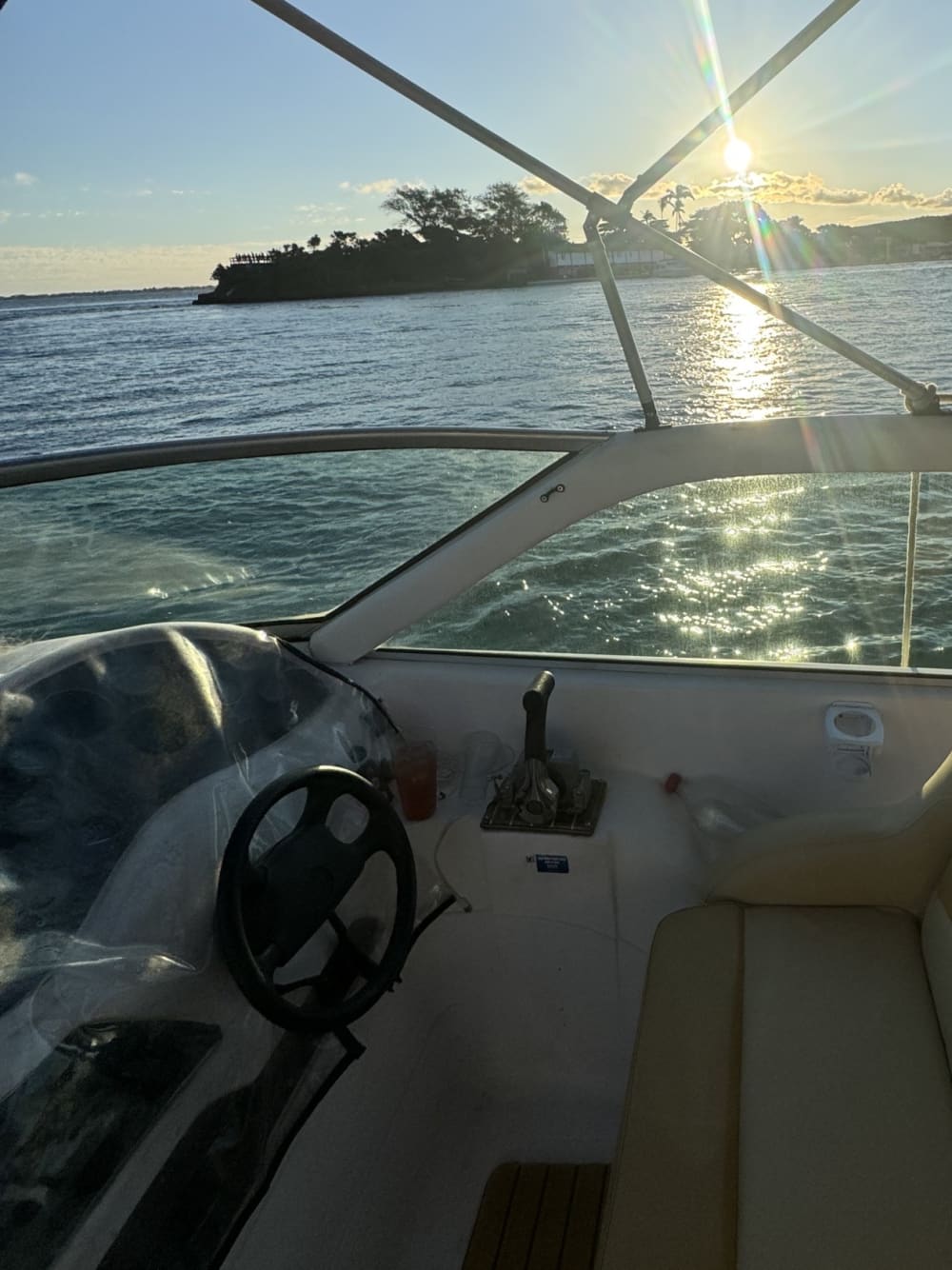Le meilleur de Cabo Frio se trouve sur l'eau : votre journée privée complète en bateau à moteur