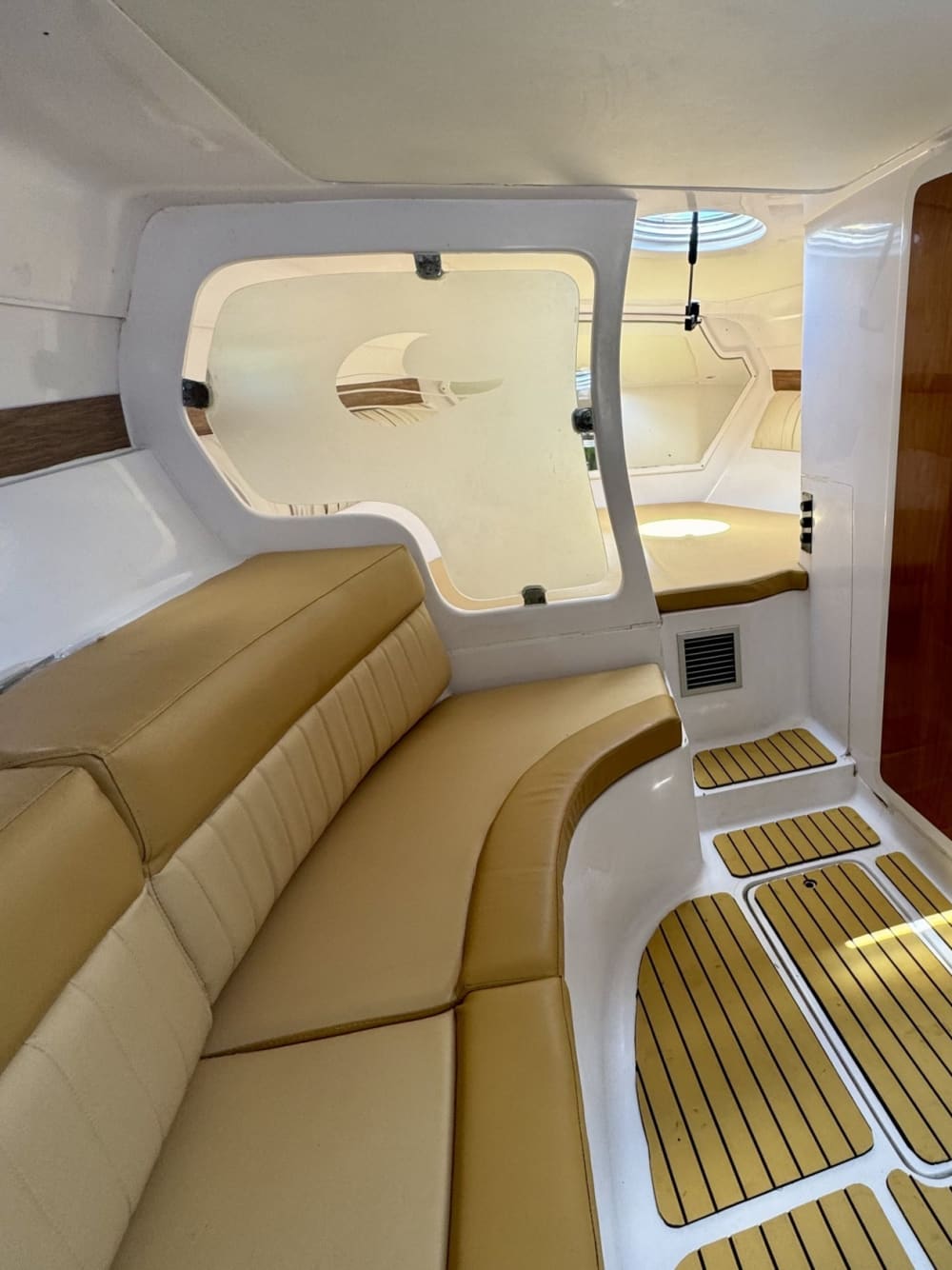 Le meilleur de Cabo Frio se trouve sur l'eau : votre journée privée complète en bateau à moteur