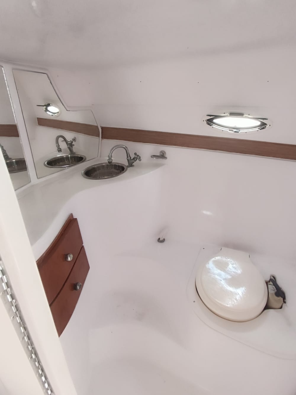 Le meilleur de Cabo Frio se trouve sur l'eau : votre journée privée complète en bateau à moteur