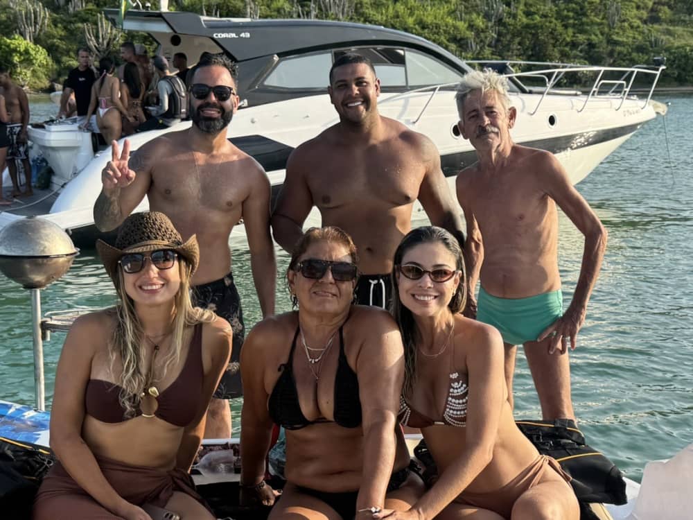 Le meilleur de Cabo Frio se trouve sur l'eau : votre journée privée complète en bateau à moteur