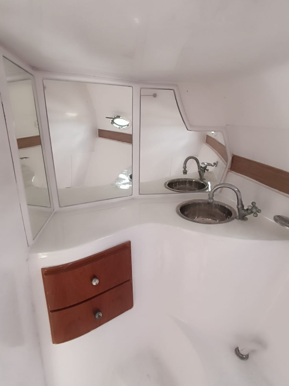 Le meilleur de Cabo Frio se trouve sur l'eau : votre journée privée complète en bateau à moteur