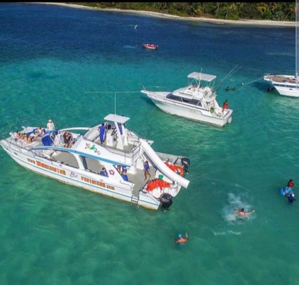 Private Catamaran Tour in Punta Cana: Booze Party+Snorkeling