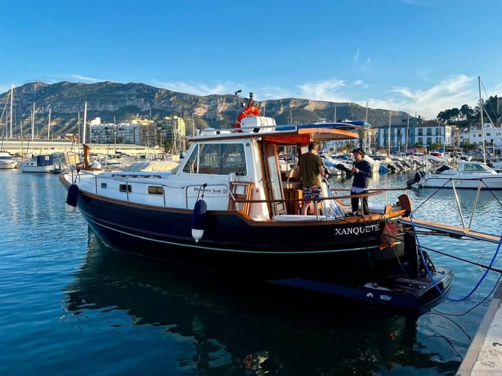 Naviga per 2 ore su un minorchino a Valencia.